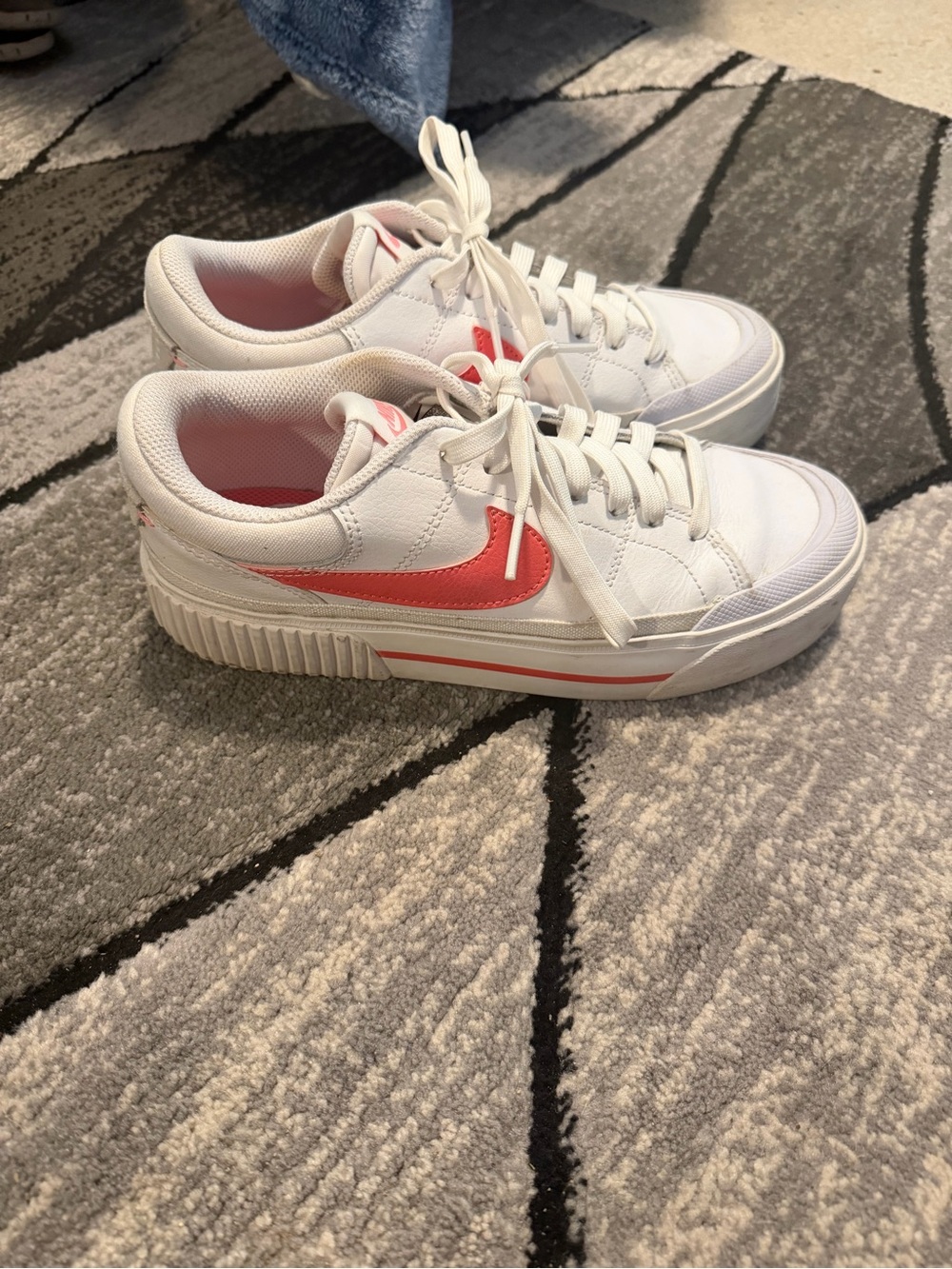 WOMENS NIKE COURT LEGACY LIFT